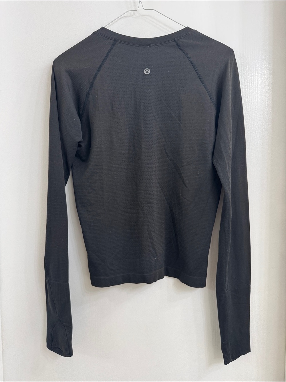 lululemon Black Swiftly Tech Long-Sleeve Shirt 2.0 *Hip Length - Picture 2 of 4